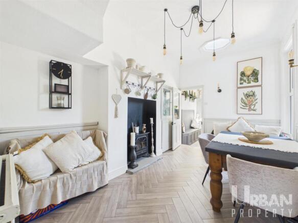 4 bed Semi-Detached for sale Image 5