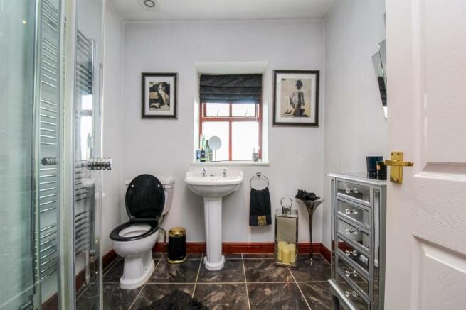 BATHROOM/W.C.