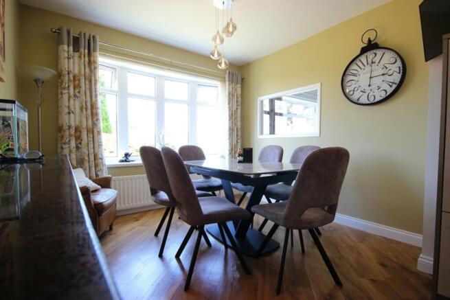 4 bed Detached for sale Image 11