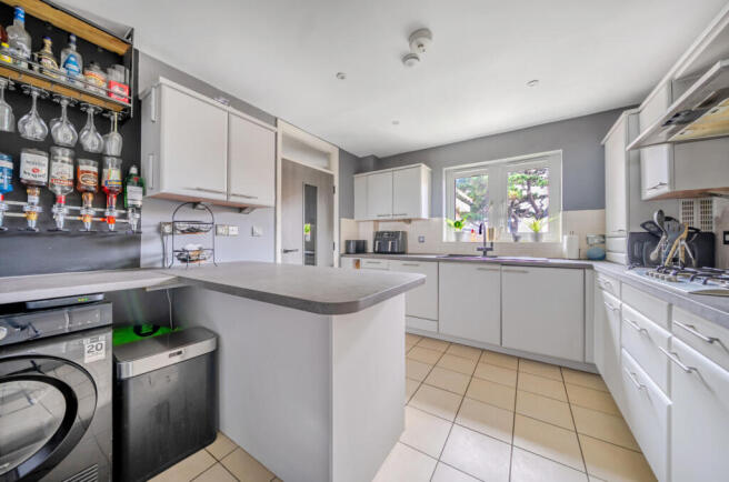 Swordfish Close, Lee-on-the-Solent, Hampshire, PO13 photo 4