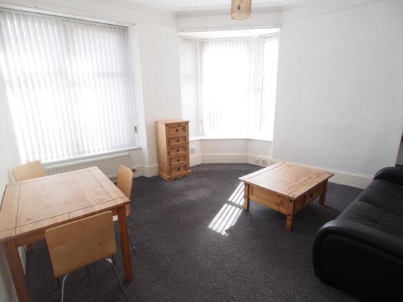Lounge/Dining