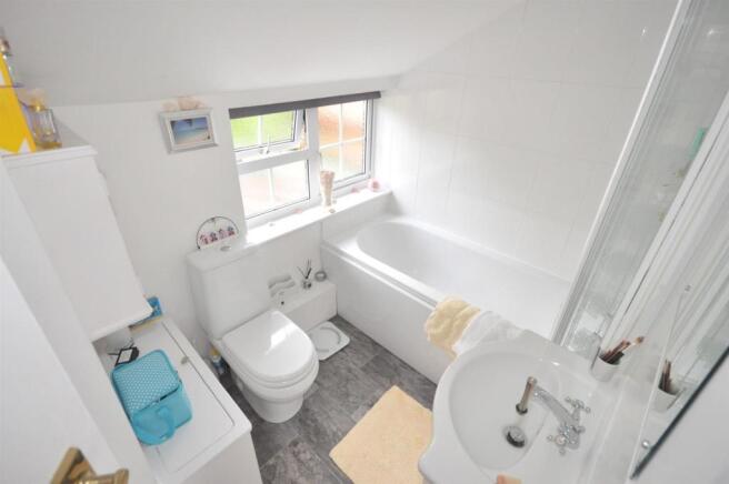 ENSUITE BATHROOM