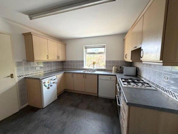 5 bed Detached for sale Image 6