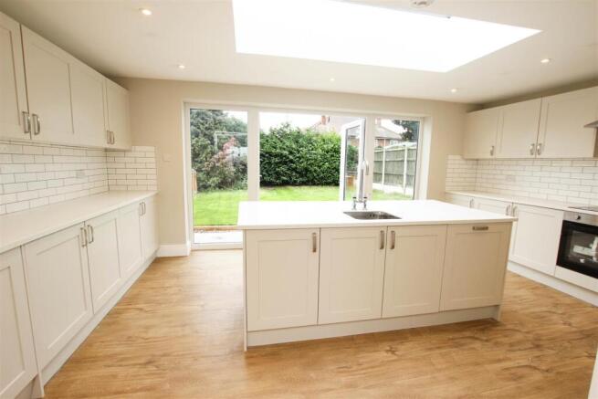 ISLAND KITCHEN