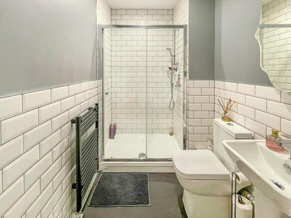 2 bed Apartment for sale Image 12