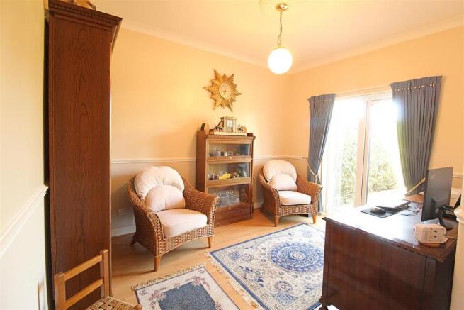 BEDROOM 2/DINING ROOM