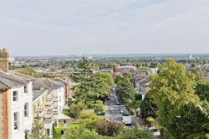 4, 1a Hillymead, Thornton Hill, London SW19 4JJ