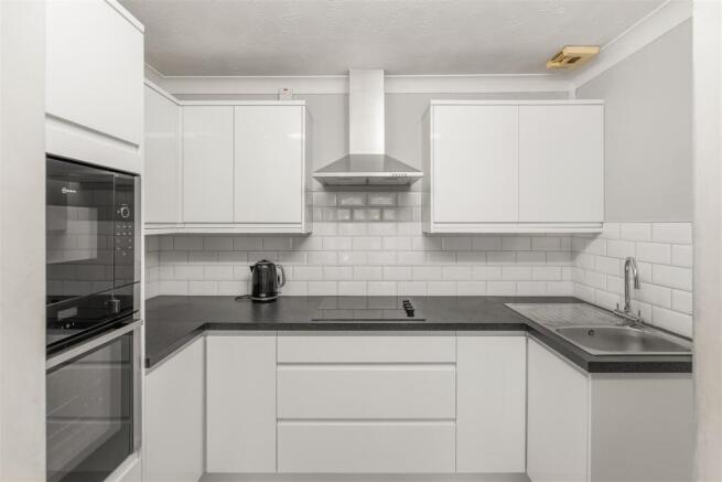 39 Chamberlaine Court, Banbury-8.jpg