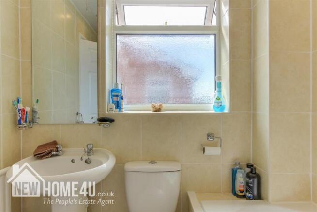 FAMILY BATHROOM: