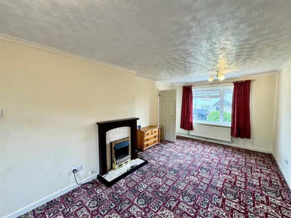 SITTING/DINING ROOM