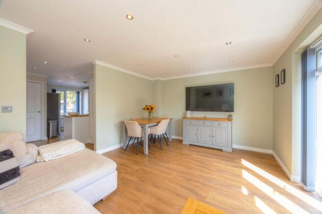4 bed Semi-Detached for sale Image 4