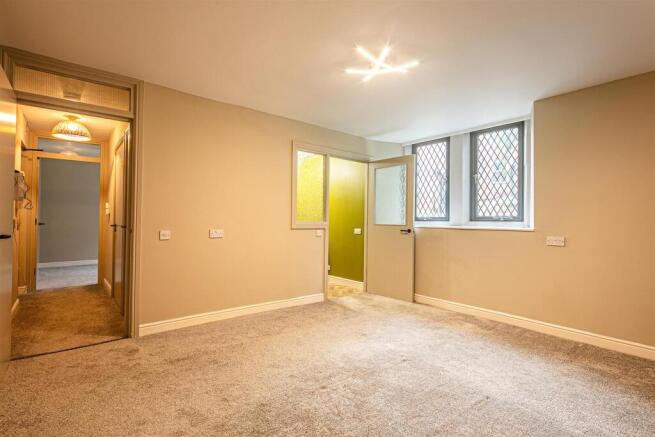 1 bed Apartment to rent Image 2