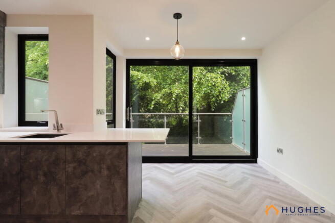 3 bed Town House for sale Image 5