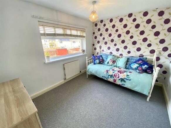 BEDROOM 2