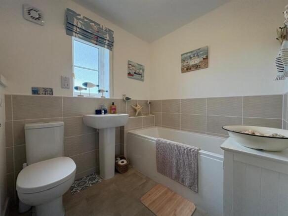 4 bed Detached for sale Image 4