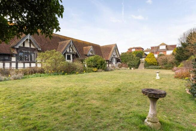 Tudor Close-Garden 1.jpg