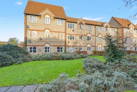 Parkside, Waltham Cross, EN8