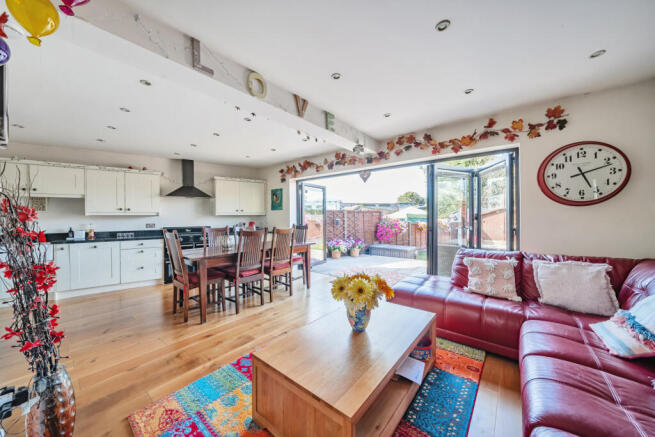 1319727-6-686ffb2...