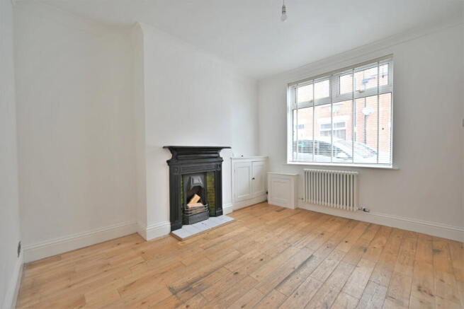 2 bed Terraced to rent Image 5