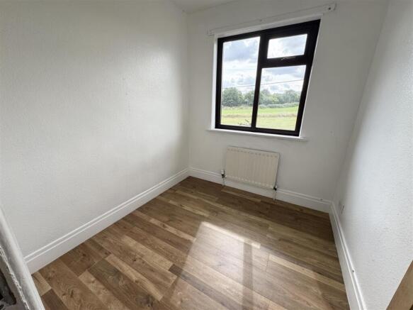 BEDROOM (FRONT)