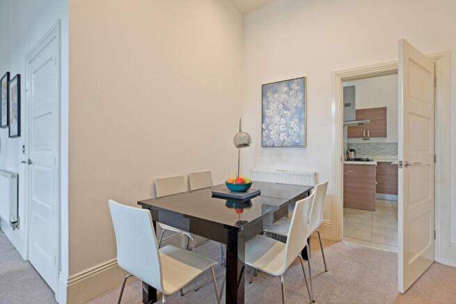 4 bed Town House for sale Image 4