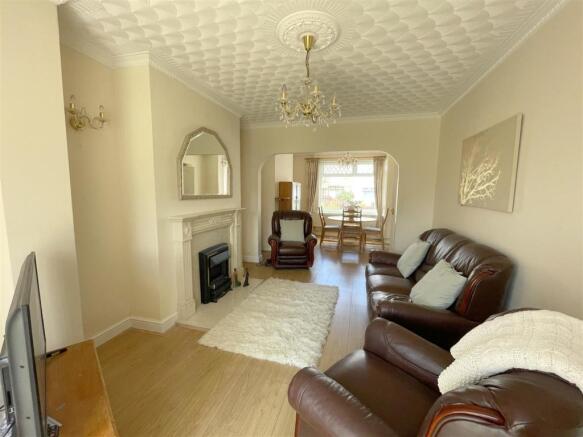 Further view of living/dining room