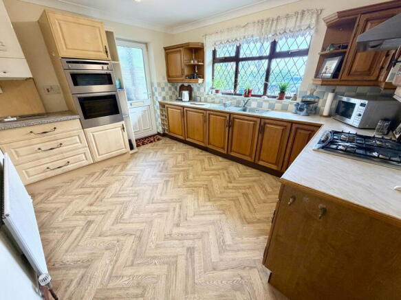 3 bed Detached Bungalow for sale Image 5