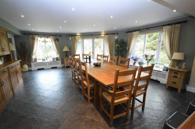 KITCHEN/ DININ...