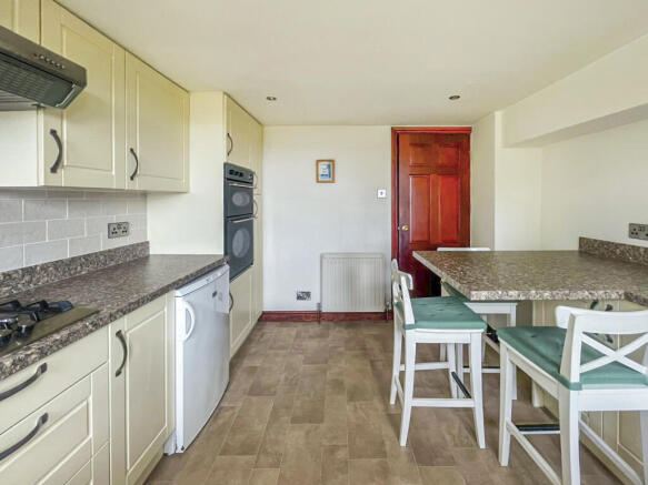 4 bed Semi-Detached for sale Image 7