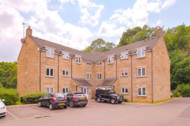 2 bed Apartment for sale in brighouse
