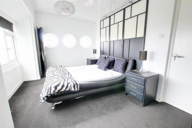 Penthouse bedroom 1
