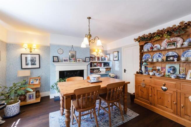 9 Dining Room.jpg