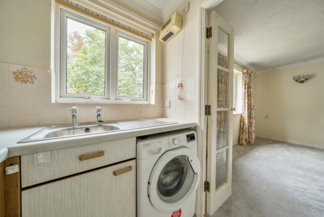 1343912-4-68a6d4a...