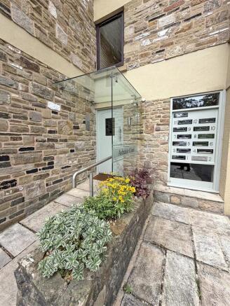 2 bed Flat for sale Image 7