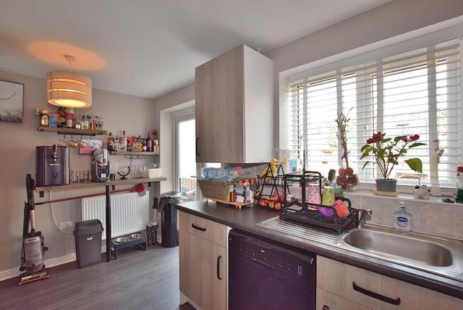 3 bed Semi-Detached to rent Image 6