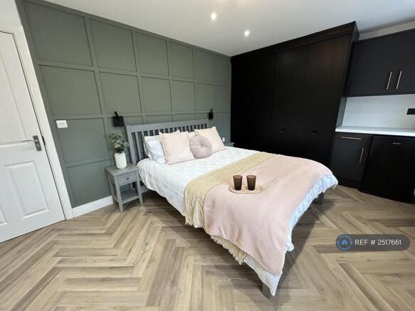 Room 6; En-Suite