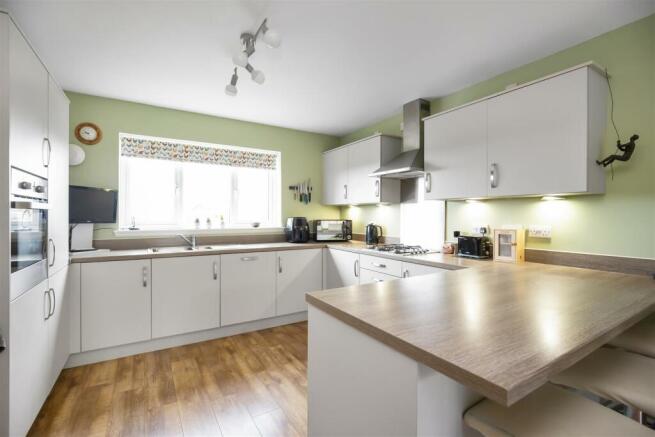 32 Wallace Crescent 11.jpg