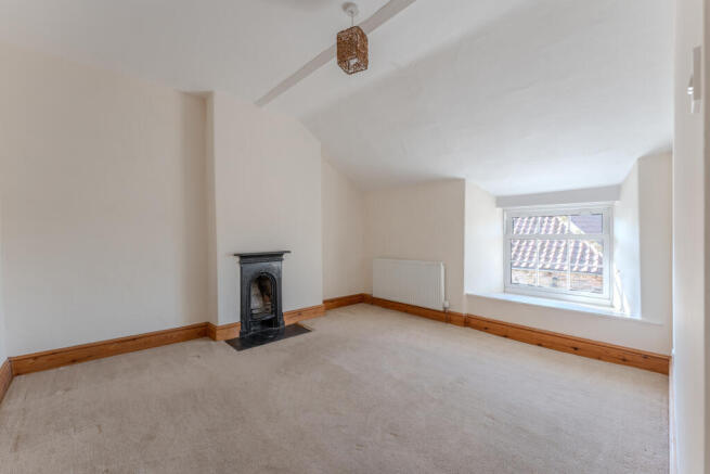 5 bed Detached for sale Image 12