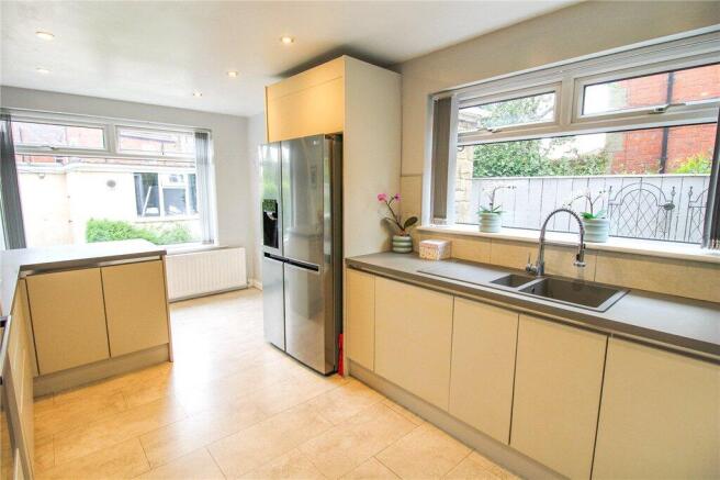 4 bed Detached for sale Image 11