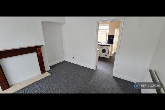2 bed Terraced to rent Image 4