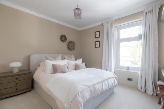 3 bed Terraced for sale Image 9
