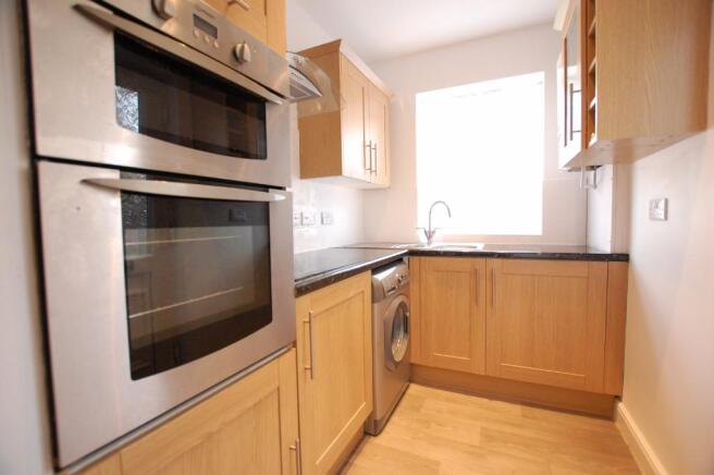 4 bed Terraced to rent Image 8
