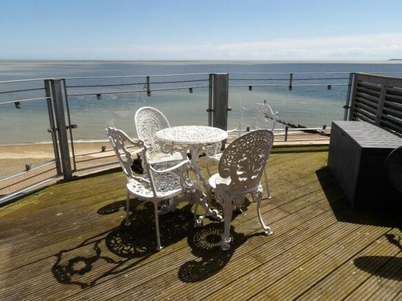 BALCONY & SEA VIEWS