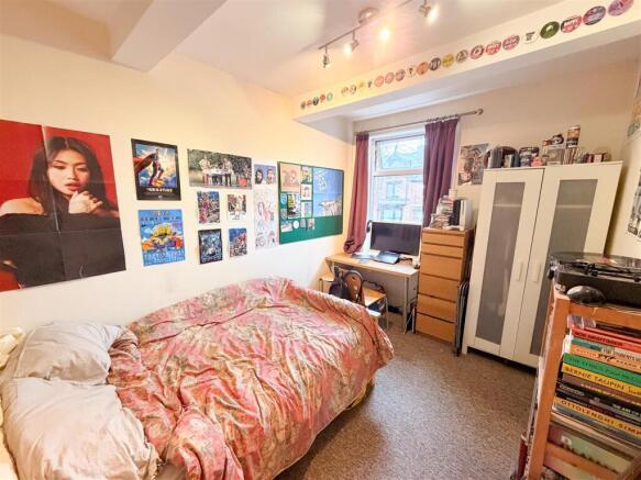 6 bed House to rent Image 5