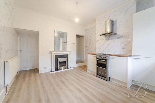 3 bed End of Terrace to rent Image 4