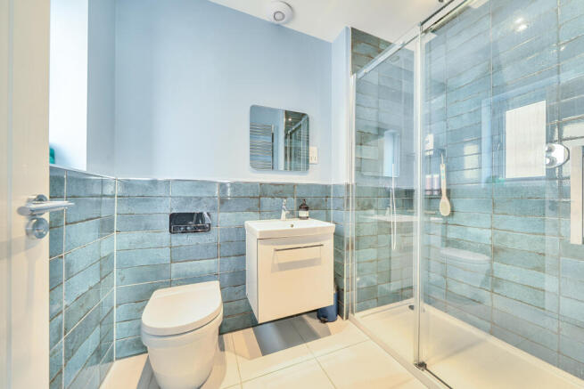 5 bed Detached for sale Image 10