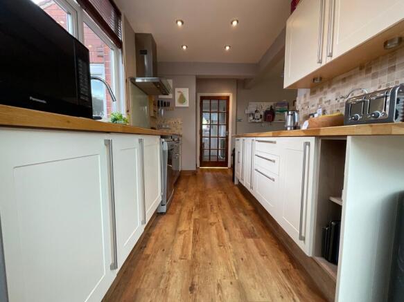 4 bed Semi-Detached for sale Image 8