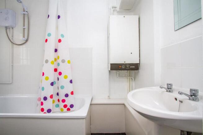 Bathroom (2).jpg