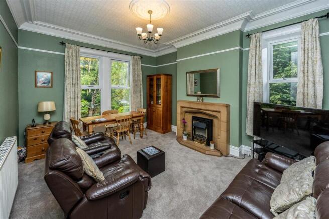 6 bed Detached for sale Image 6