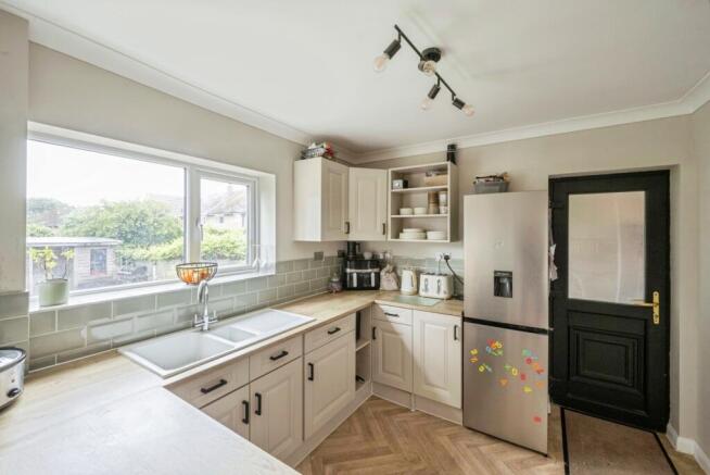 3 bed Semi-Detached for sale Image 7